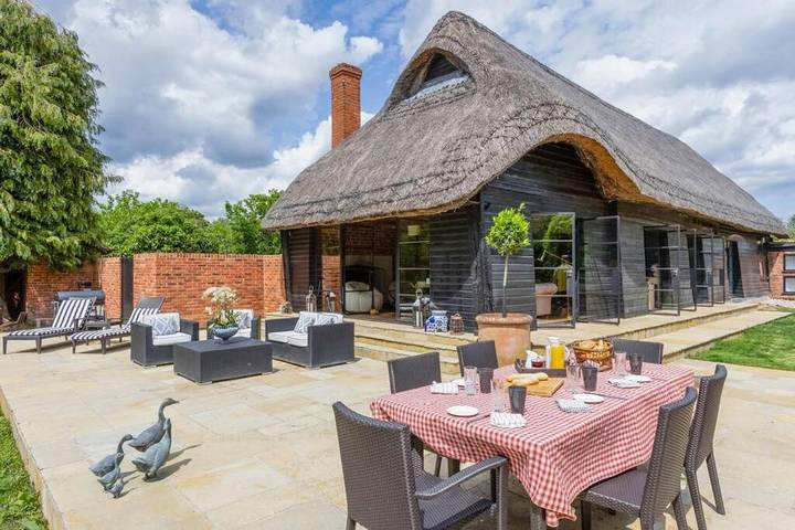 Holiday rental for 12 people, with Balcony and Terrace as well as Garden and Lake view in Chiltern Hills