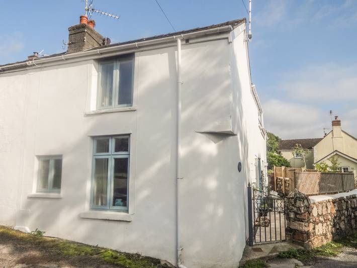 Cottage for 6 people, with garden, with pets in Gower
