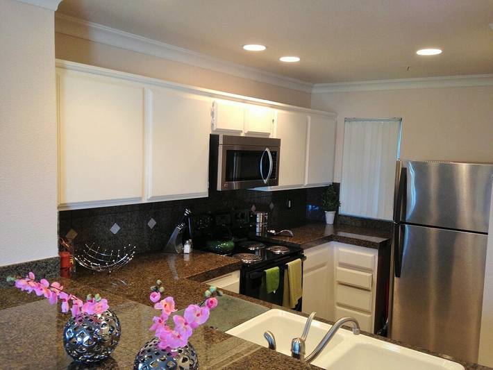 Vacation rental for 4 people, with hot tub and pool as well as balcony in Huntington Beach