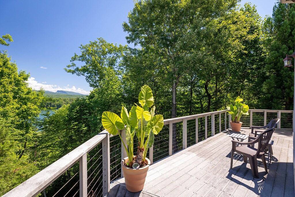 Lower rates/flexible calendar Waterfront Home w/ Private Dock and Mountain Views in Nebo, McDowell County