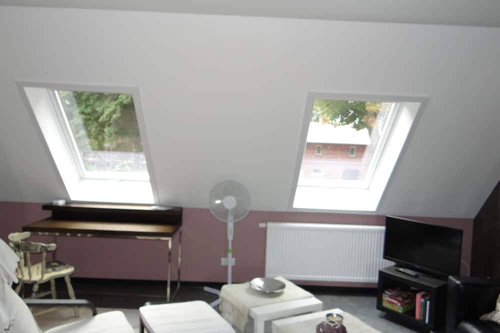 Ganze Wohnung, Ruhige, großzüge und  lichtdurchflutete Ferienwohnung/Loft\nmit großem Hofgarten in Buchholz, Müritz