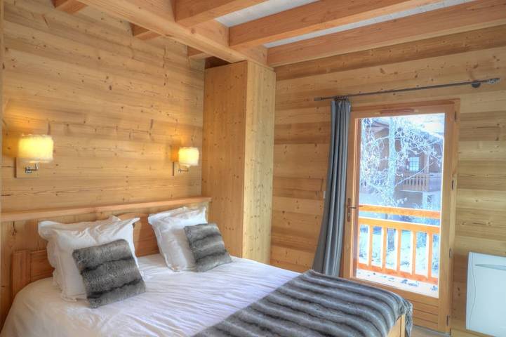 Grand Massif 8 bedrooms/8 bathrooms sauna, pool table, walk to village & gondola in Station de Morillon, Grand Massif