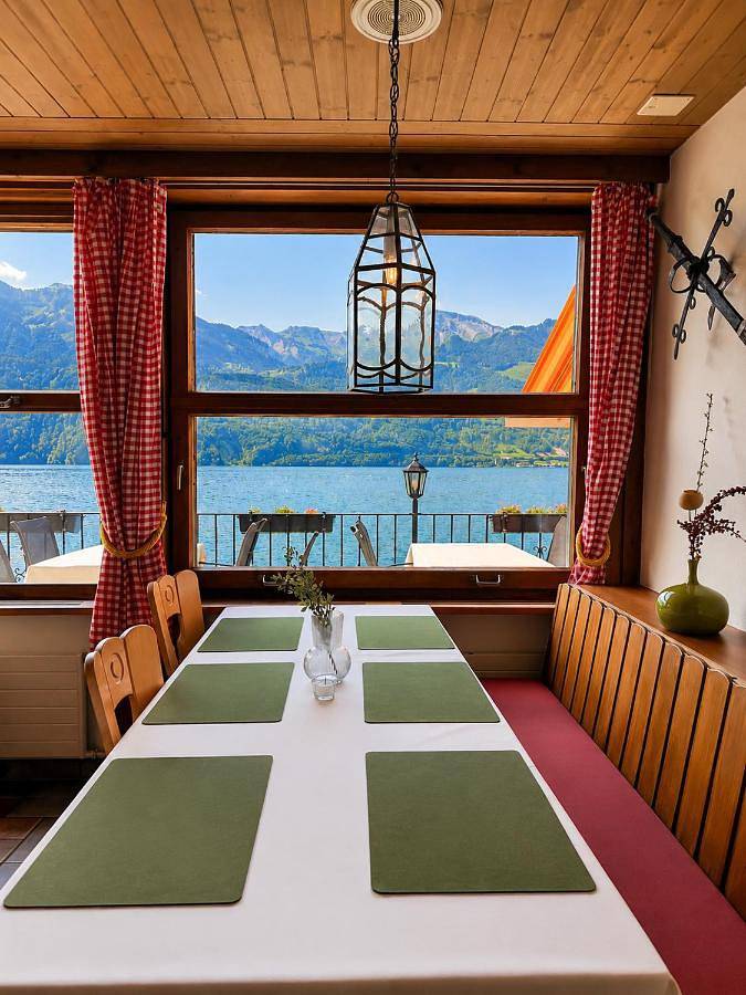 Seehotel Schwert in Vierwaldstättersee (SZ), Lac des Quatre-Cantons