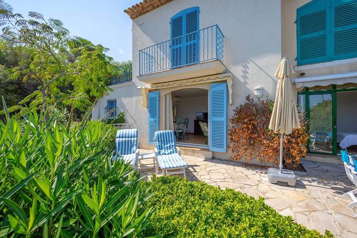 Appartement de vacances pour 4 personnes, avec terrasse et piscine, animaux acceptés