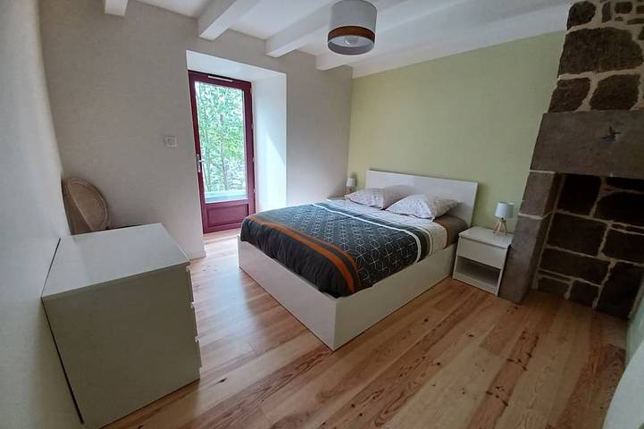 Location de vacances pour 10 personnes, avec jardin et terrasse dans Neussargues en Pinatelle - 2