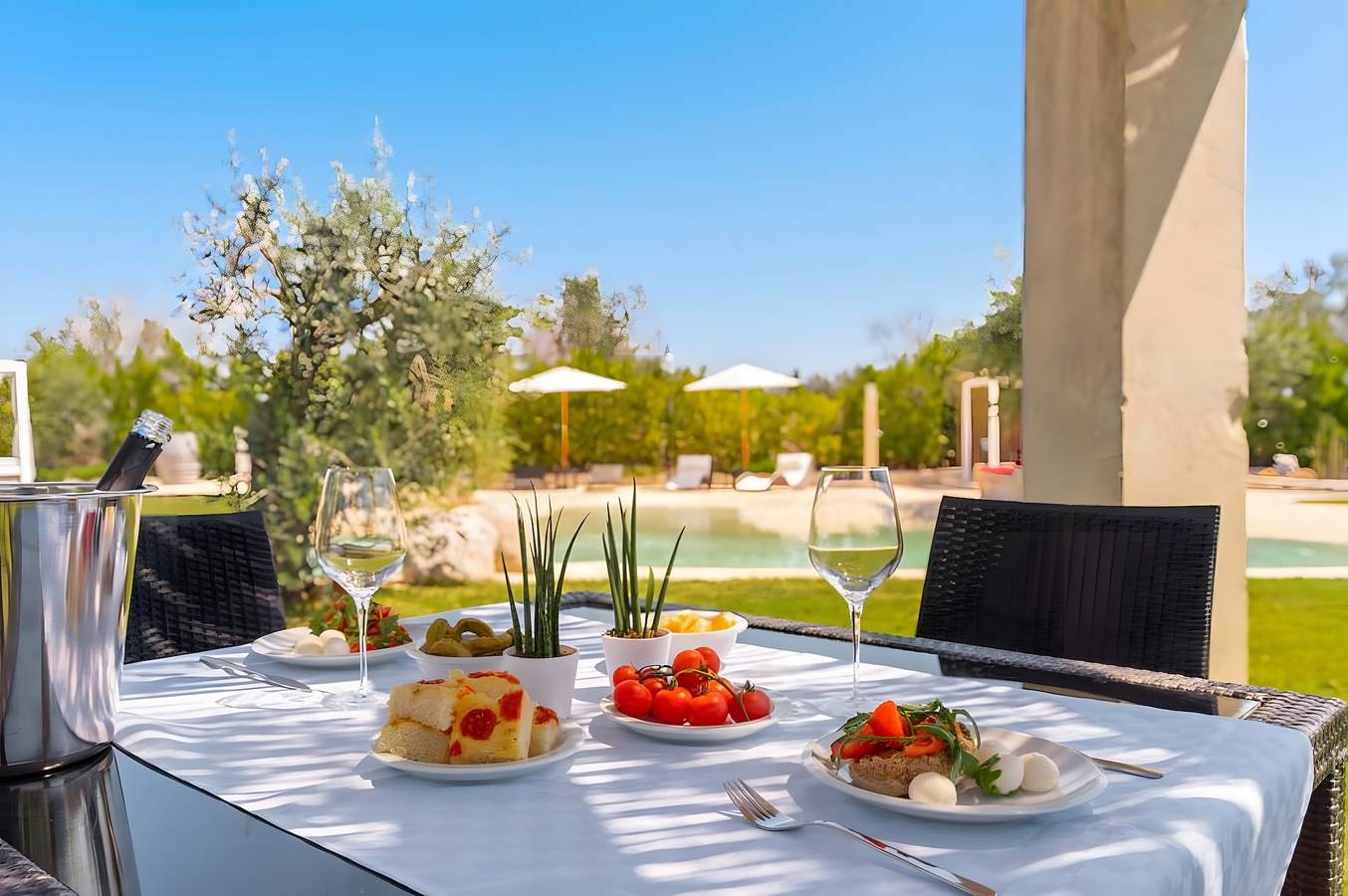 Villa 'Tenuta Degli Ulivi Luxury Relax' con Piscina Privata, Wi-Fi e Aria Condizionata in Melendugno, Provincia di Lecce