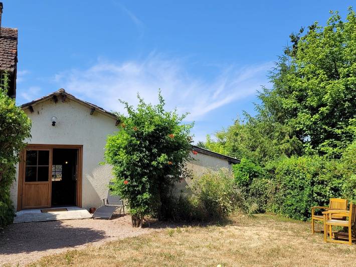 Holiday Home 'Gite Syrah' with Shared Pool, Private Terrace, and Wifi in Saint-Saud-Lacoussière, Périgord-Limousin Regional Nature Park