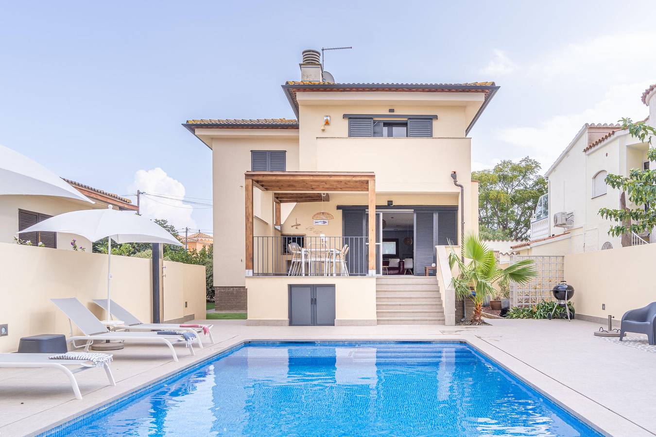 Villa am Kanal für 8 Personen, Swimmingpool und Liegeplatz. in Empuriabrava, Oberampurien