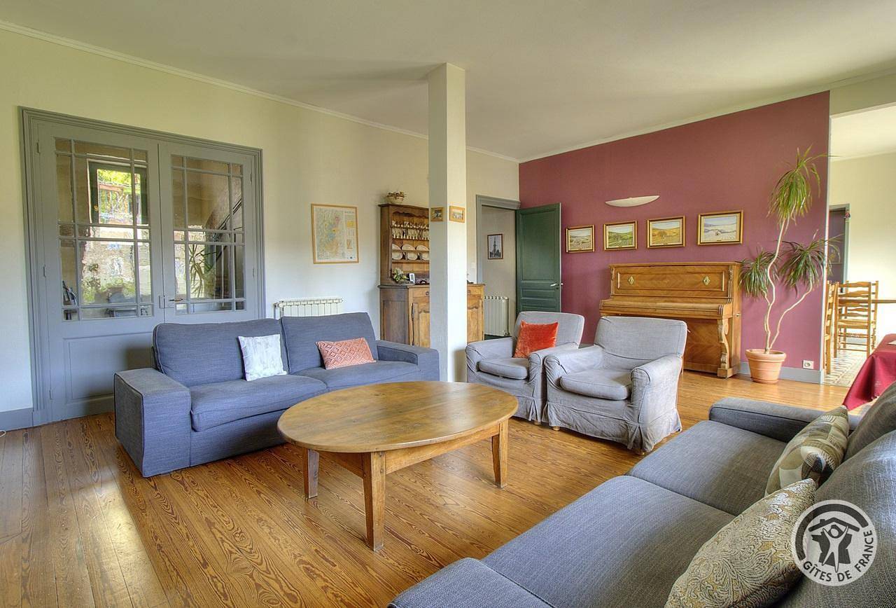 Grand Gîte Les Volets Bleus in Le Perréon, Région de Villefranche-sur-Saône
