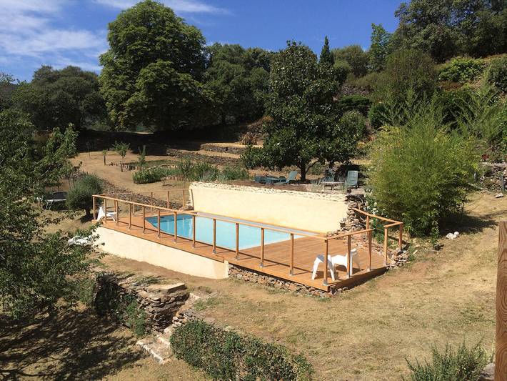 Gîte pour 6 personnes, avec piscine ainsi que jardin et terrasse