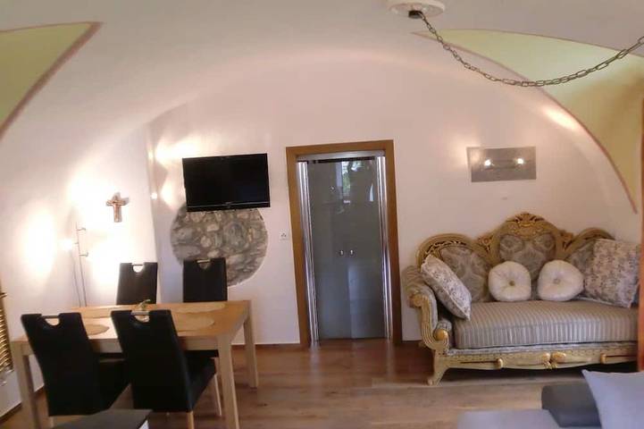 Ferienwohnung für 4 Personen, mit Pool und Garten, mit Haustier