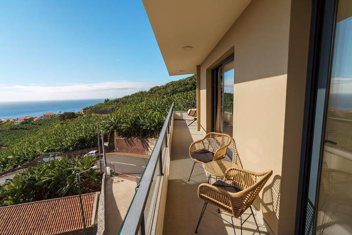 Ganze Wohnung, Ferienwohnung für 6 Personen mit Balkon in Câmara de Lobos, Madeira