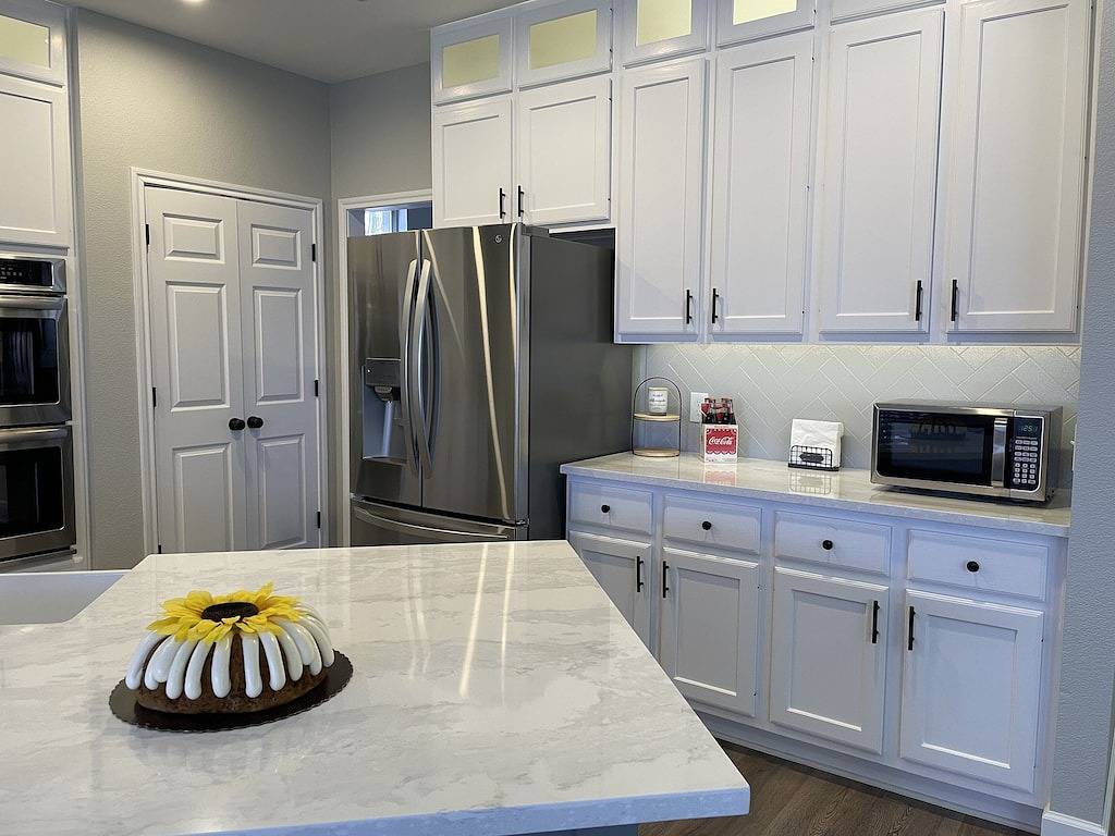 Hangout with Pool, Game Room and 7 Bedrooms in Dessau TX, Pflugerville