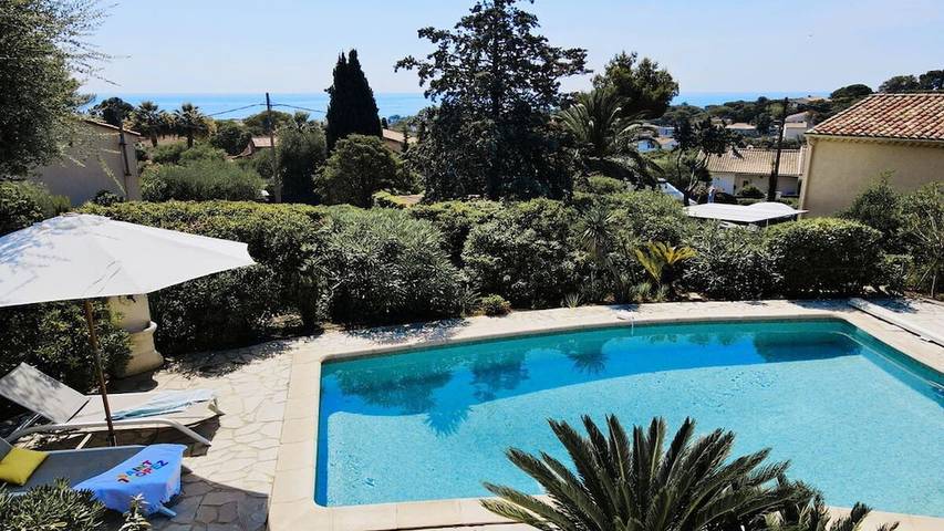 Villa voor 6 personen, met tuin en zwembad in Saint-Aygulf