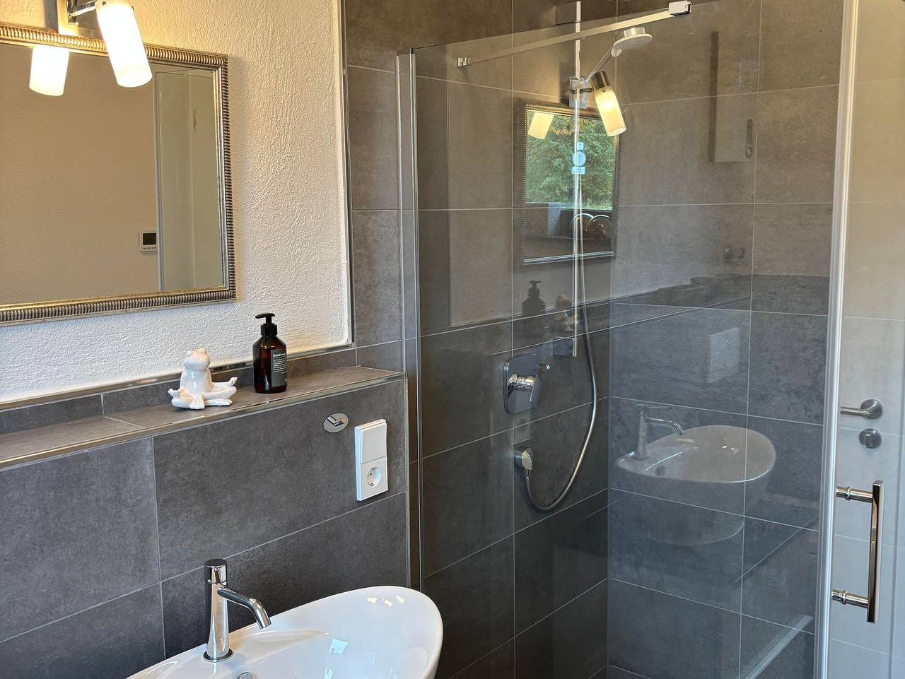 Ganze Ferienwohnung, Hunsrückglück -Ferienhaus am Schinderhannes Radweg - Appartement/Fewo, Dusche, Wc, 2 Schlafräume in Lingerhahn, Hunsrück