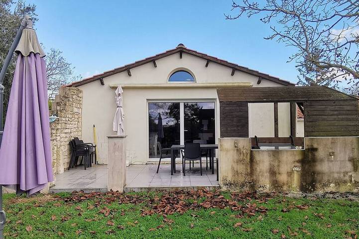 Location de vacances pour 8 personnes, avec jardin à Saint-Benoist-sur-Mer