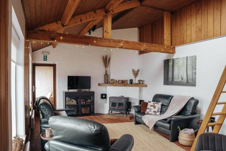 Location de vacances pour 6 personnes, avec sauna et jardin ainsi que vue et piscine à Burg-Reuland