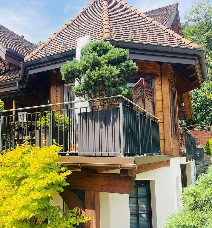 Lodge for 4 people, with garden and balcony in Switzerland