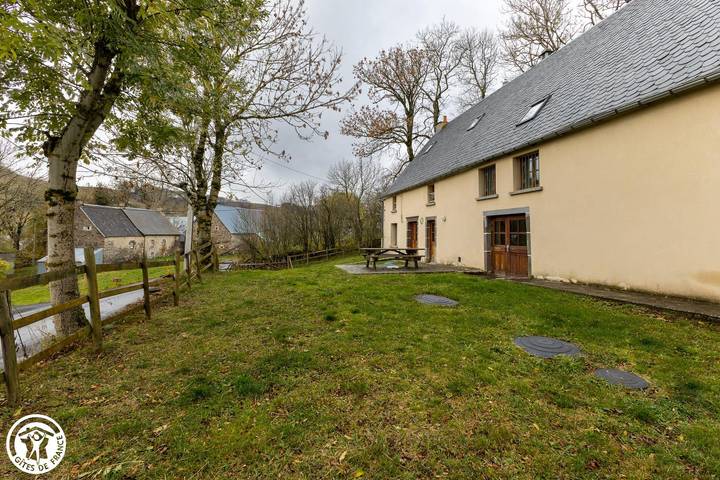 Gîte pour 8 personnes, avec Terrasse ainsi que Jardin et Vue