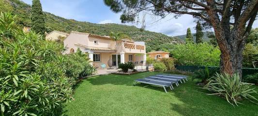 Villa pour 6 personnes, avec jardin et vue dans Le Lavandou