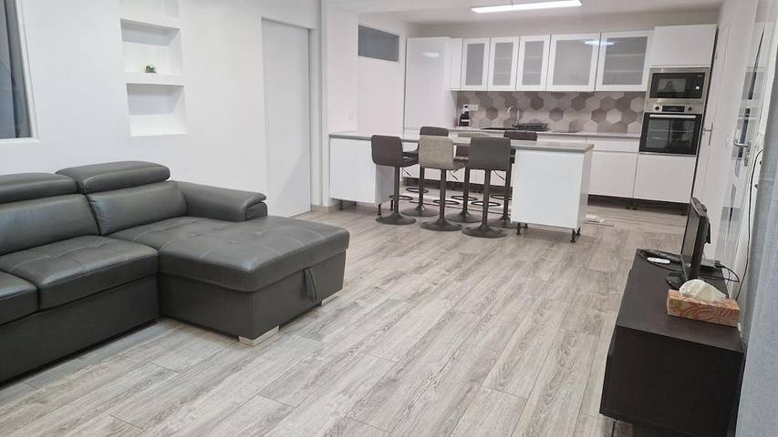 Gîte pour 4 personnes, avec terrasse et jacuzzi dans Fosses
