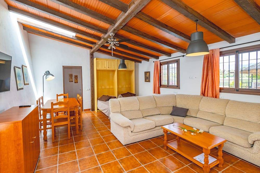 Cubo's Casita Rural Haro / wifi gratis / piscina privada in Cártama, Provincia de Málaga