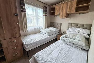 Static Caravan for 6 People in Waveney District, Suffolk, Photo 3