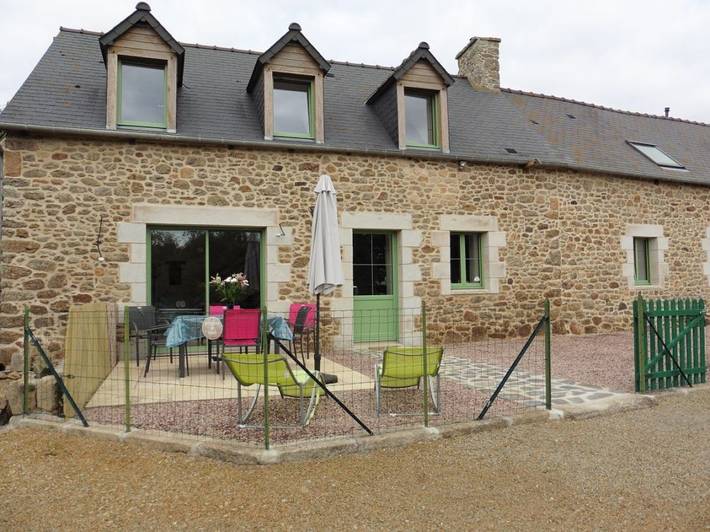 Gîte pour 4 personnes, avec Terrasse ainsi que Jardin et Vue à Plancoët