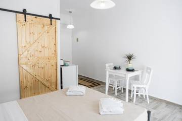 Studio für 2 Personen in Kamari, Santorin, Bild 3