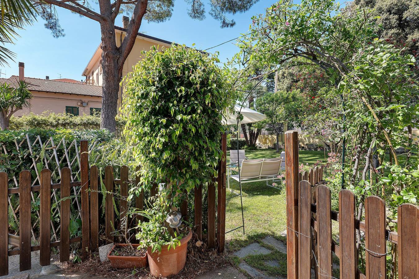 Appartamento intero,  'Casa Lena' bilocale con parte di Giardino a disposizione e Wi-Fi in Taggia  (Città), Taggia