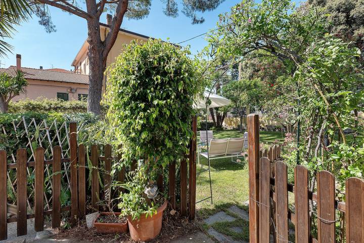 Appartamento intero, 'Casa Lena' bilocale con parte di Giardino a disposizione e Wi-Fi in Taggia  (Città), Taggia