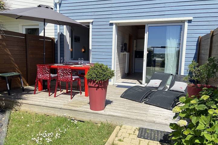 Maison de vacances pour 4 personnes, avec terrasse ainsi que jardin et piscine