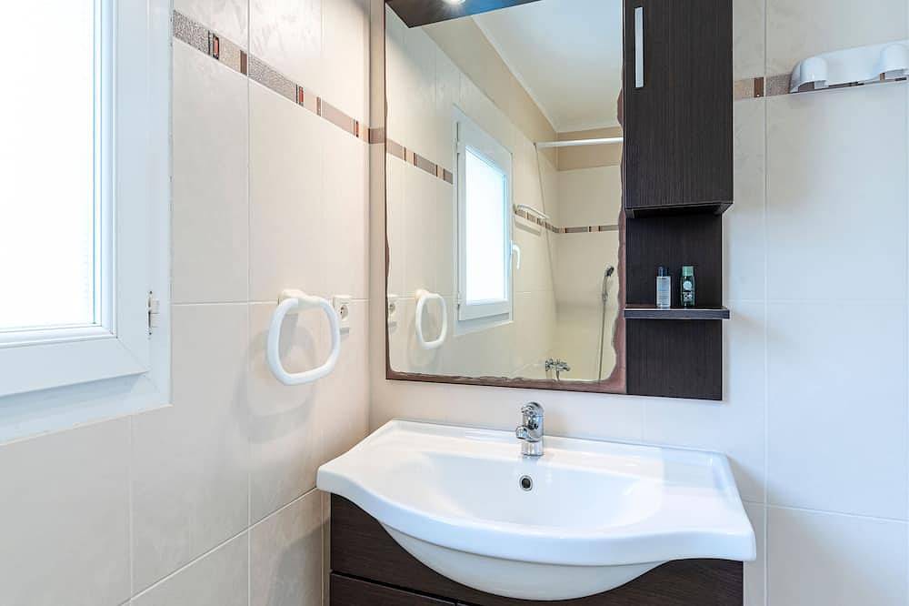 Entre Solenzara & Porto Vecchio | Maison T2 + clim in Favone, Francia