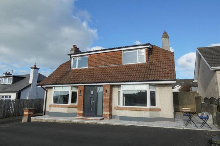 Holiday home for 8 people, with garden and view, with pets in Portstewart