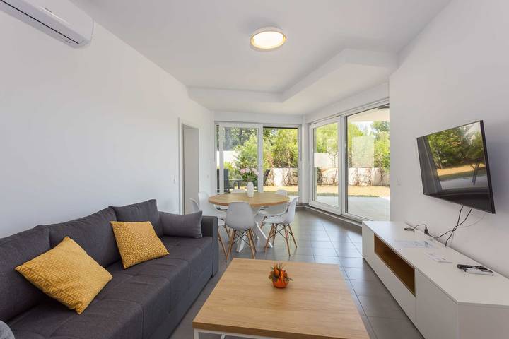 Ferienwohnung für 6 Personen, mit Garten in Premantura