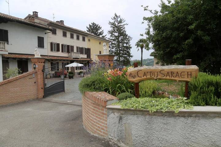 Appartamento per 2 persone, con Terrazza e Giardino nonché Panorama a Canelli (Comune)