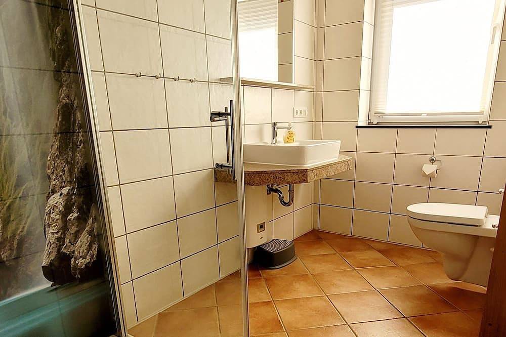 Ganze Wohnung, Gemütliche Erdgeschosswohnung mit Garten direkt am Plauer See in Alt Schwerin, Plauer See