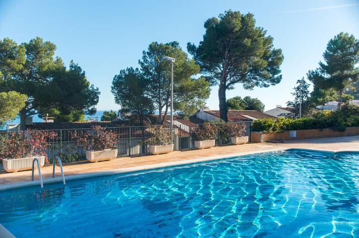 Ferienhaus für 8 Personen, mit Meerblick und Garten sowie Pool und Terrasse