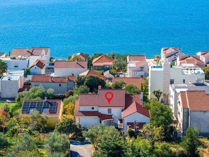 Ferienwohnung für 6 Personen, mit Terrasse und Garten in Petrcane