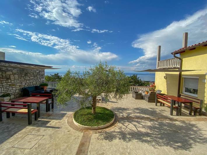Gîte pour 2 personnes, avec Terrasse ainsi que Jardin et Vue à Izola