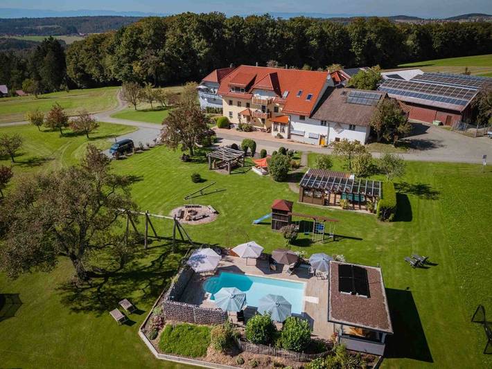 Ferienwohnung für 3 Personen, mit Balkon und Balkon/Terrasse sowie Terrasse und Garten in Markgraeflerland
