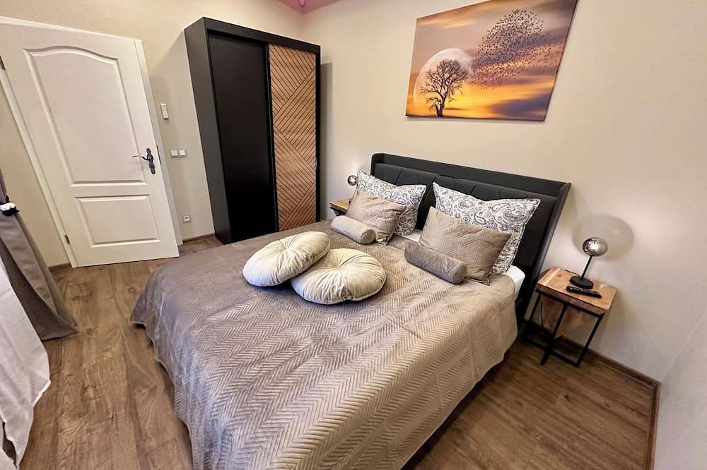 Ferienhaus Mila mit Pool, Sauna, Kamin, Privatgelände, Ostsee nur 30 Autominuten in Laage, Mecklenburgische Seenplatte