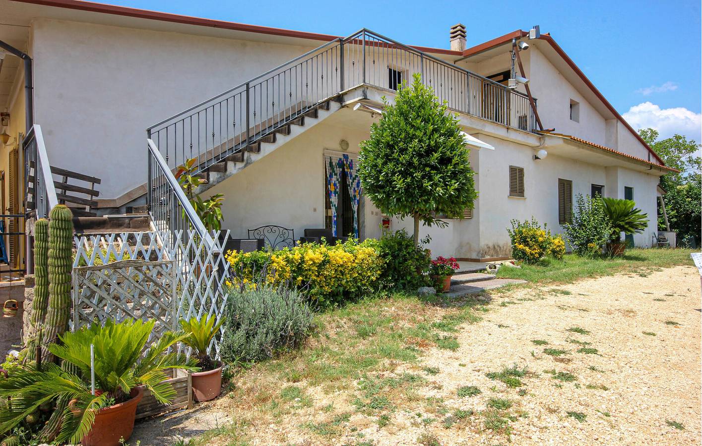Appartamento intero, Appartamento soleggiato con piscina e parcheggio - WiFi incluso in Sacrofano, Provincia di Roma