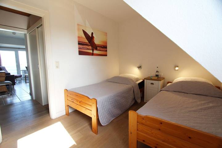 Ganze Wohnung, Ferienappartement mit vielen Holzakzenten für bis zu vier Personen in Nordfriesische Inseln (Schleswig-Holstein) (Schleswig-Holstein), Wenningstedt
