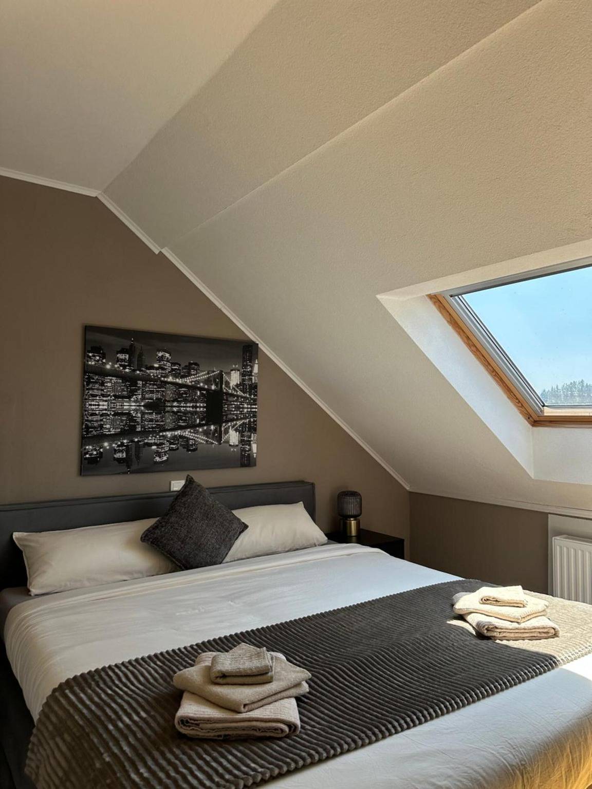 Apartamento entero, Apartamento 'Oak One - Modern City Stay 114m²' con Wi-Fi in Wittlich, Bernkastel-Kues y alrededores