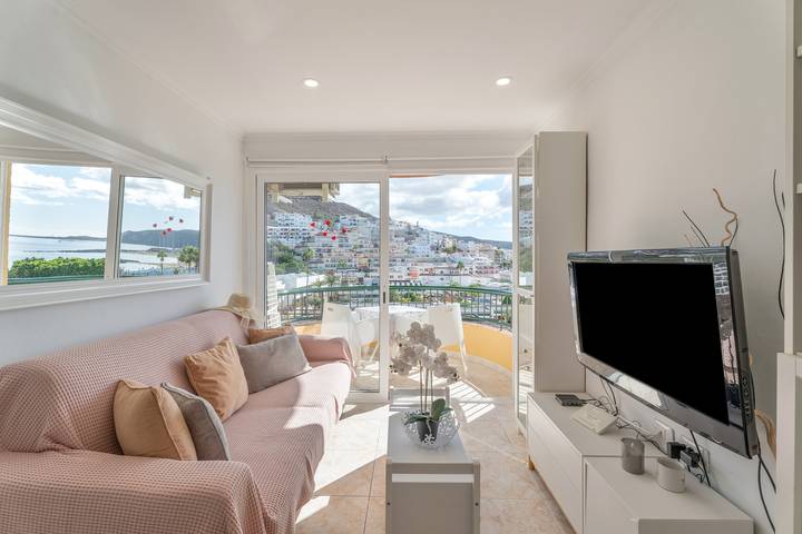 Appartement entier, Appartement de vacances 'Sunshine Sea' avec vue mer, Wi-Fi et climatisation in Playa de las Américas, Arona