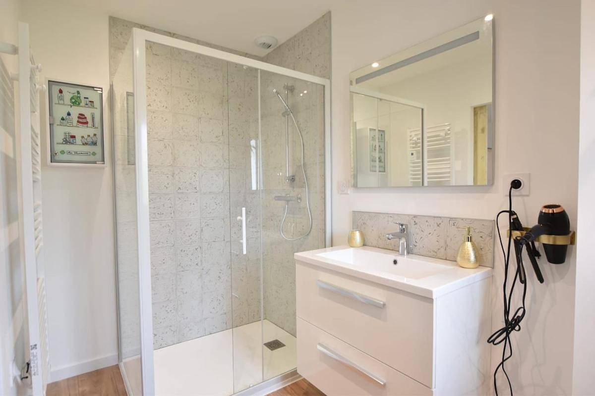 Appartement entier, One-Bedroom Apartment in La Séguinière, Région de Cholet