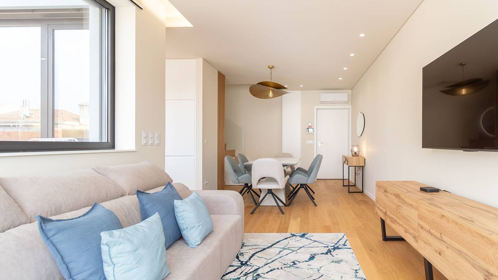 Ganze Wohnung, Coastal 3Br Duplex w/ Terrace by Lovelystay in Matosinhos, Matosinhos e Leça da Palmeira