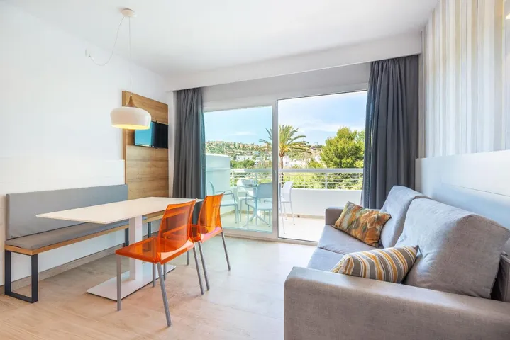Aparthotel para 3 personas, con jardín y piscina - 1