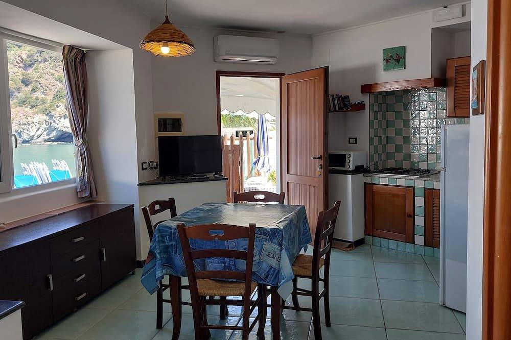 Die Meridiana-Wohnung Am Meer Mit Privatem Strand Sdraio Und Regenschirm in Ischia